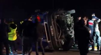 Otomobille minibüs çarpıştı: 2 ölü, 12 yaralı