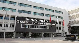 Antalya Büyükşehir Belediyesi davasında görevden uzaklaştırılan emniyet müdürüne tahliye