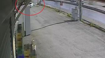 Akıl almaz kaza! Otomobil 3 iş yerinin içinden geçti