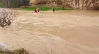 Adıyaman'da sel sularına kapılıp, mağaraya sığınan 4 çiftçi kurtarıldı
