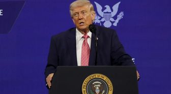 Trump'tan gazetecilere: Bana her şeyi sorabilirsin, seksten bahsedebilirsin