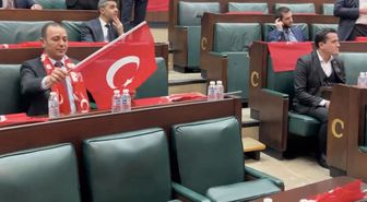 AK Parti grubunda milli takım coşkusu! Salon Türk bayraklarıyla donatıldı