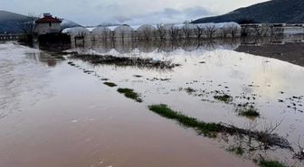 Antalya'da sağanak; dereler taştı, tarım alanları su altında kaldı