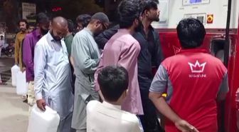 İran saldırıları nedeniyle Pakistan'da benzin fiyatlarına yaklaşık yüzde 42 zam
