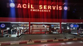 Parkta rastgele bıçak sallayan kişi, 2 yaşındaki Samet'i boğazından yaraladı