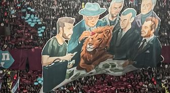 Trabzonspor taraftarlarından koreografi: Paraya karşı, emeğin savaşı