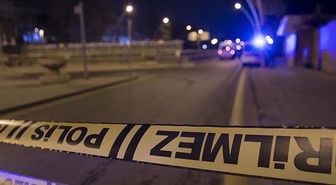 17 yaşındaki çocuk iki polisi birden bıçakladı