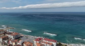 Karadeniz'de nadir görülen rulo bulut oluştu