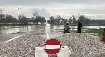 Edirne'de su seviyesi yükselen Tunca ve Meriç'te 'sarı alarm' uyarısı devam ediyor