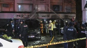 Beşiktaş'ta araç kiralama şirketinde çıkan yangında 14 araç zarar gördü