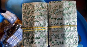 Uyuşturucu hapları kamufle etmek için, 'Afiyet olsun' yazılı folyoyla paketlemişler
