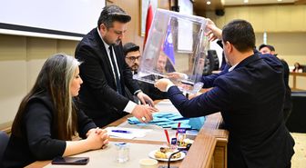 Bursa Büyükşehir Belediyesi AK Parti'ye geçti! Başkanvekili Şahin Biba oldu