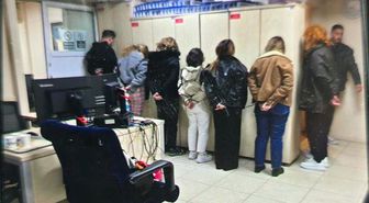 Polislere yönelik alaycı ifade kullanarak görüntü çeken şüphelilerden 1 kişi tutuklandı