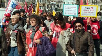 Özel İtalyan Lisesi öğretmenleri İstanbul İl Milli Eğitim Müdürlüğü'nün önünde eylem düzenledi
