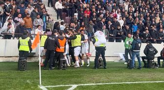 Gol attılar! Sevincini arkadaşları ya da taraftarlar yerine bakın kiminle paylaştı