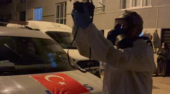 Komşuların kokulardan rahatsız olduğu daireden genç adamın cesedi çıktı