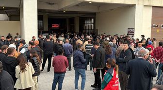 Kahramanmaraş'ta en acı bekleyiş: Aileler cenazeleri için hastanede