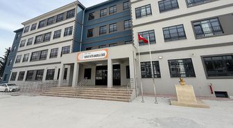Mersin'de bir lise öğrencisi silahla yakalandı