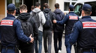İzmir'de okul saldırısı hazırlığı iddiası: 8 öğrenci gözaltına alındı