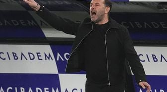 Okan Buruk alınan 3 puan sonrası hakemlere ateş püskürdü