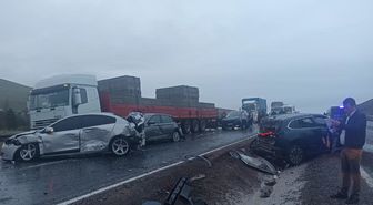Kontrolden çıkan yolcu otobüsü 10 araca çarparak durabildi