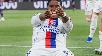 Lyon'dan PSG'ye şampiyonluk yolunda çelme