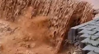 Siirt'te sağanak; Yollar çöktü, ev ve iş yerlerini su bastı