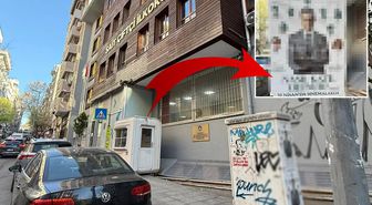 İstanbul'da okul önünde skandal afiş! Saldırılar sonrası travma yaşayan öğrencilere yeni darbe