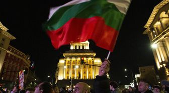 Bulgaristan'da eski Cumhurbaşkanı Radev, genel seçimi büyük farkla birinci tamamladı