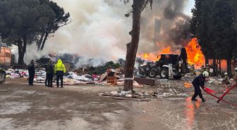 Kartal'da çöplük alanda korkutan yangın: Gökyüzü dumanlarla kaplandı