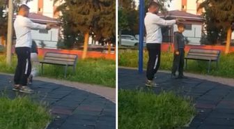 Parkta çocuğa oyuncak silahla atış talimi yaptırdı