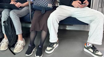 Kadıköy metrosunda çekilen fotoğraf büyük tartışma yarattı