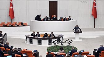 TBMM'den geçti! Kadınların doğum izni artıyor, 15 yaş altına da sosyal medya yasaklanacak