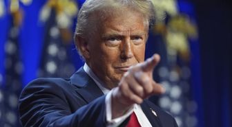 Trump'tan kurmaylarına: İran'ı yeniden bombalayalım mı?