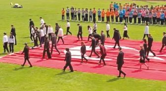 23 Nisan'da yere serilen Türk bayrağı görüntüsü olay oldu! Cumhurbaşkanlığı'ndan açıklama var