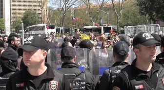 Taksim metro istasyonu ikinci bir duyuruya kadar kapatıldı, polis toplanan kalabalığa müdahale etti