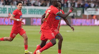 Amedspor'dan tarihi başarı! 4 farklı hoca ile çalışarak Süper Lig'e çıktılar