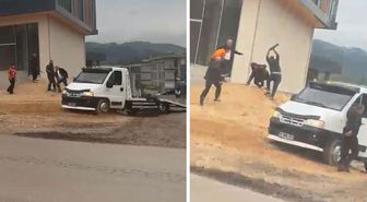 Çekiciyi önce üzerlerine sürdü, sonra sopayla saldırdı