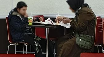 Anne ve kızına ayrımcılık yapan hamburgerciye çifte şok! Gereği yapıldı