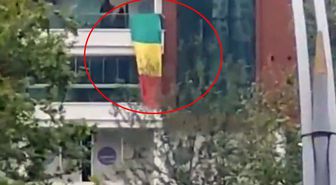 Şehri karıştıran bayrak! Polis evi bastı, gerçek sonradan ortaya çıktı