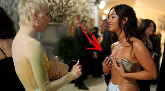 Türk Modacı 'Heykelimsi' üstsüz elbisesi ile Met Gala’ya damga vurdu