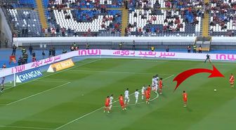 Galatasaray'ın eski yıldızından enfes bir frikik golü