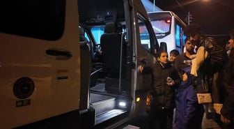 İzmir’de göçmen botu yarı batık halde bulundu: 1 çocuk öldü, 43 kişi kurtarıldı