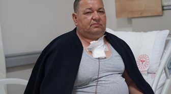 Bilecik'te bir kişinin boynundan 542 gram tiroit kitlesi çıkarıldı