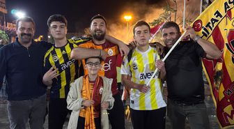 Fenerbahçeli taraftarlar da Galatasaraylıları yalnız bırakmadı