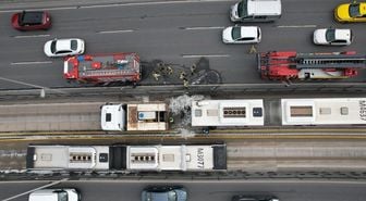 Avcılar'da metrobüsün motoru alev aldı, yolcular tahliye edildi