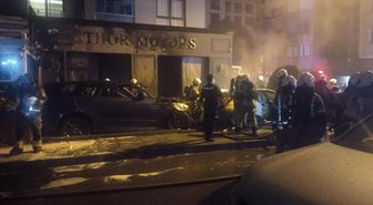 Kadıköy'de galeri önündeki araçlar alev alev yandı! Zarar çok büyük