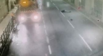 Taksim'de motosikletiyle duvara çarpan Ömer'in hayatını kaybettiği kaza kamerada