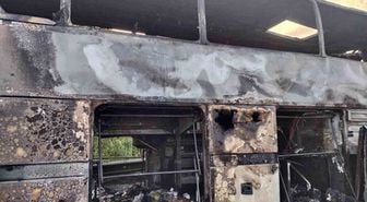 İzmir'den İstanbul'a geziye gelen tur otobüsü alev alev yandı