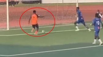 Boş kaleye gol atamayınca dayak yedi